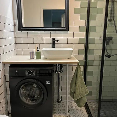 Airport Wyscigi - And View With Underground Garage דירה