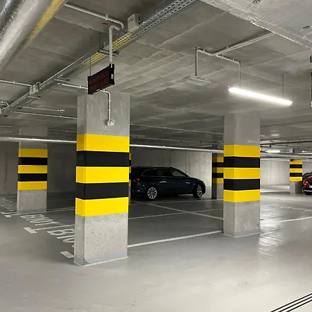 شقة Airport Wyscigi - And View With Underground Garage وارسو