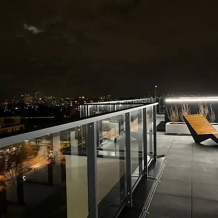 Airport Wyscigi - City And Green View With Underground Garage Apartment