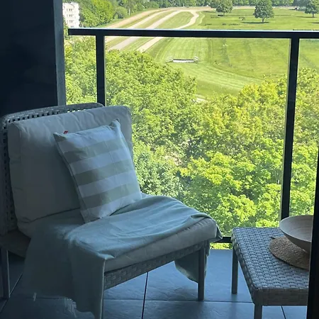 Airport Wyscigi - And View With Underground Garage