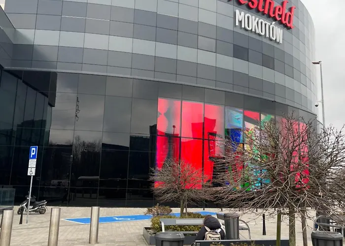 Airport Wyscigi - And View With Underground Garage * Varsó