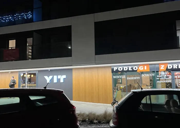 Airport Wyscigi - And View With Underground Garage *