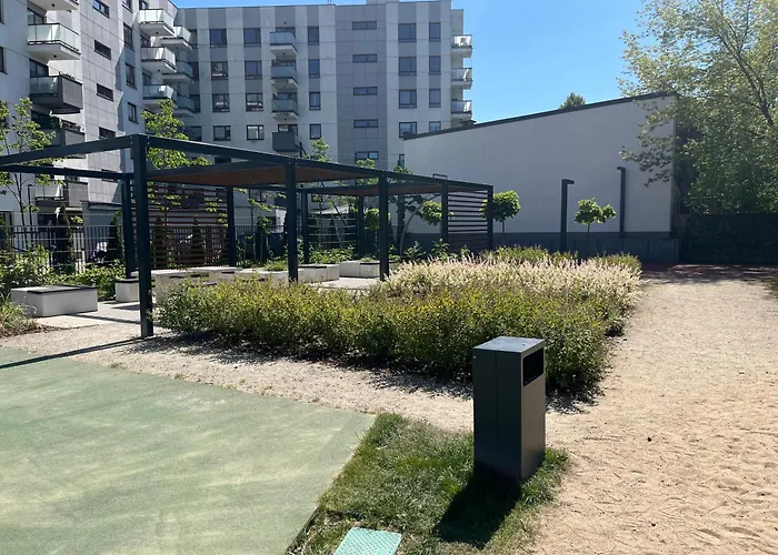 Airport Wyscigi - And View With Underground Garage