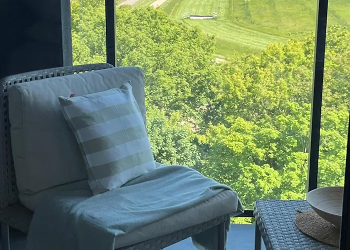 Airport Wyscigi - And View With Underground Garage