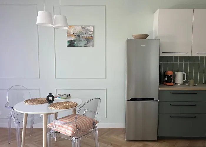 Airport Wyscigi - And View With Underground Garage *