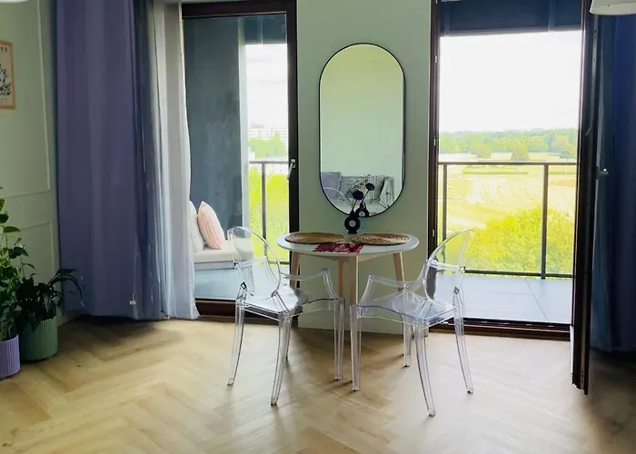 Airport Wyscigi - And View With Underground Garage