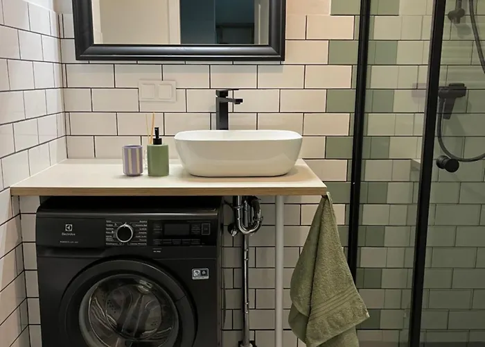 Airport Wyscigi - And View With Underground Garage 아파트