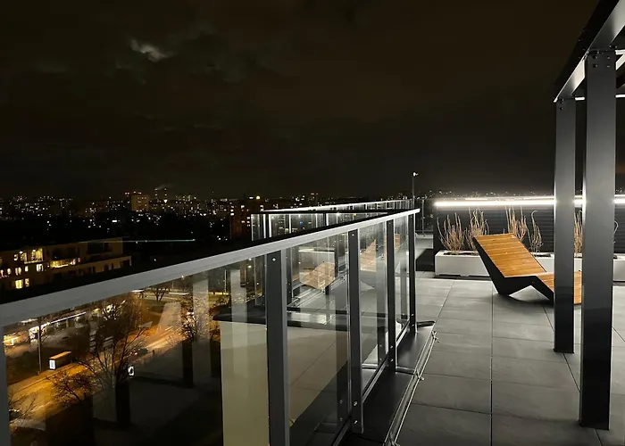 Airport Wyscigi - And View With Underground Garage 아파트