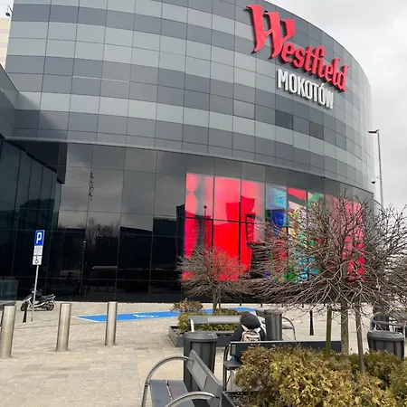 Airport Wyscigi - And View With Underground Garage * Varşova