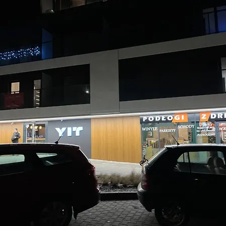 Airport Wyscigi - And View With Underground Garage *