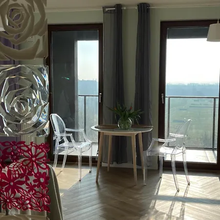 Airport Wyscigi - And View With Underground Garage *